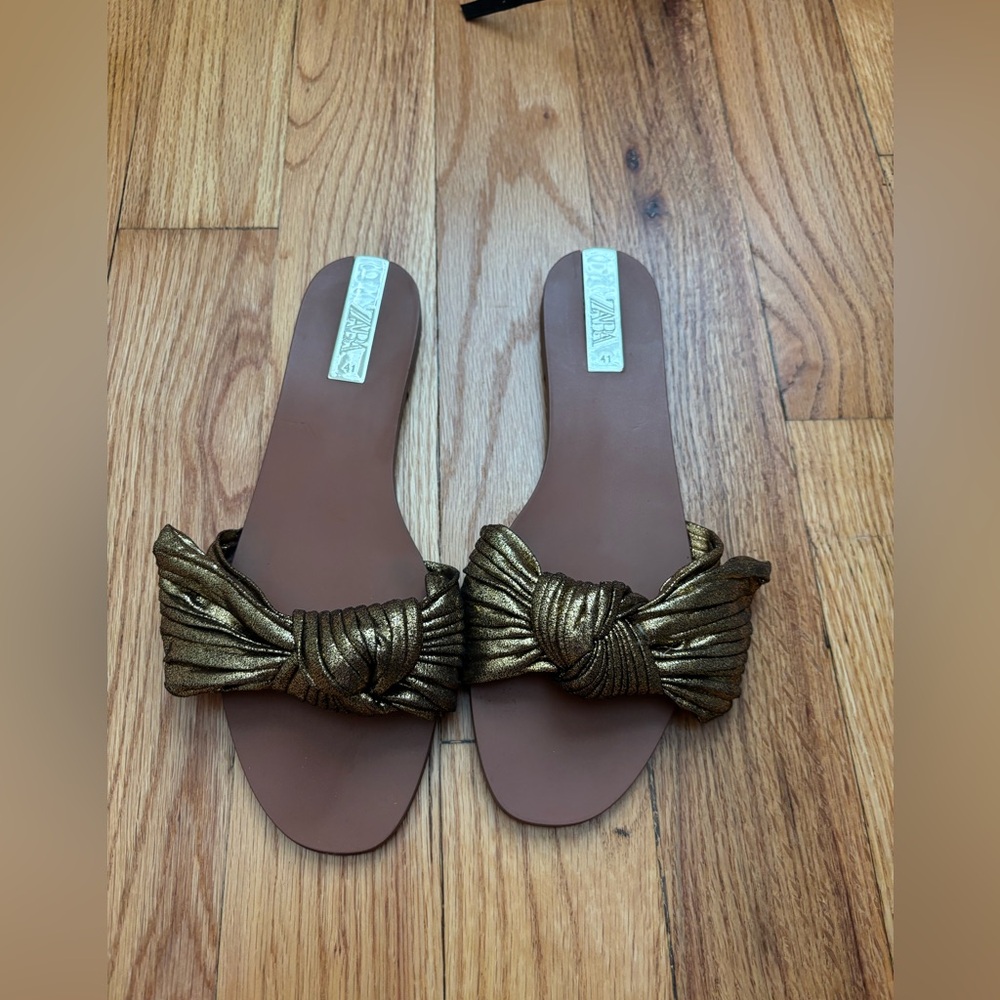 ZARA Gold Metallic Bow Slide Sandals. Worn once